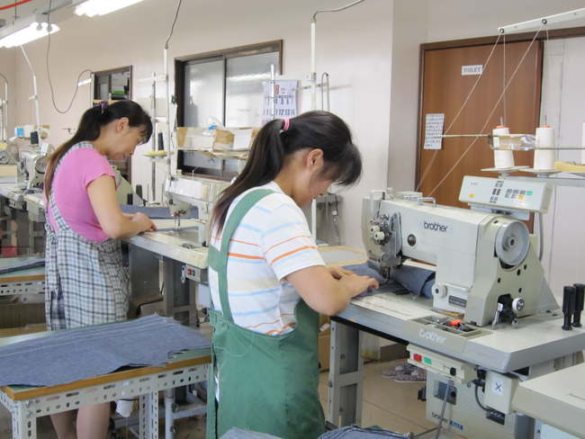 日本缝纫工工作现场